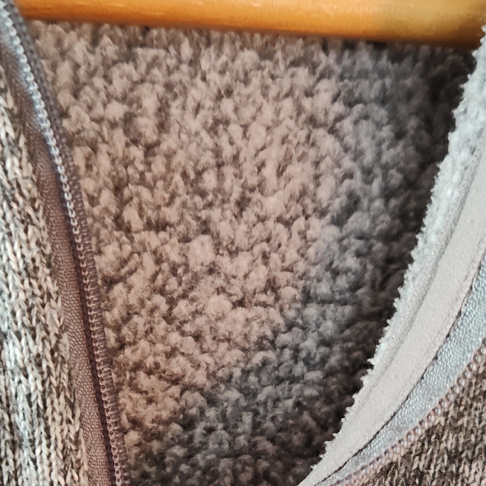 Patagonia Women's Heathered Gray Fleece Jacket - Picture 6 of 6